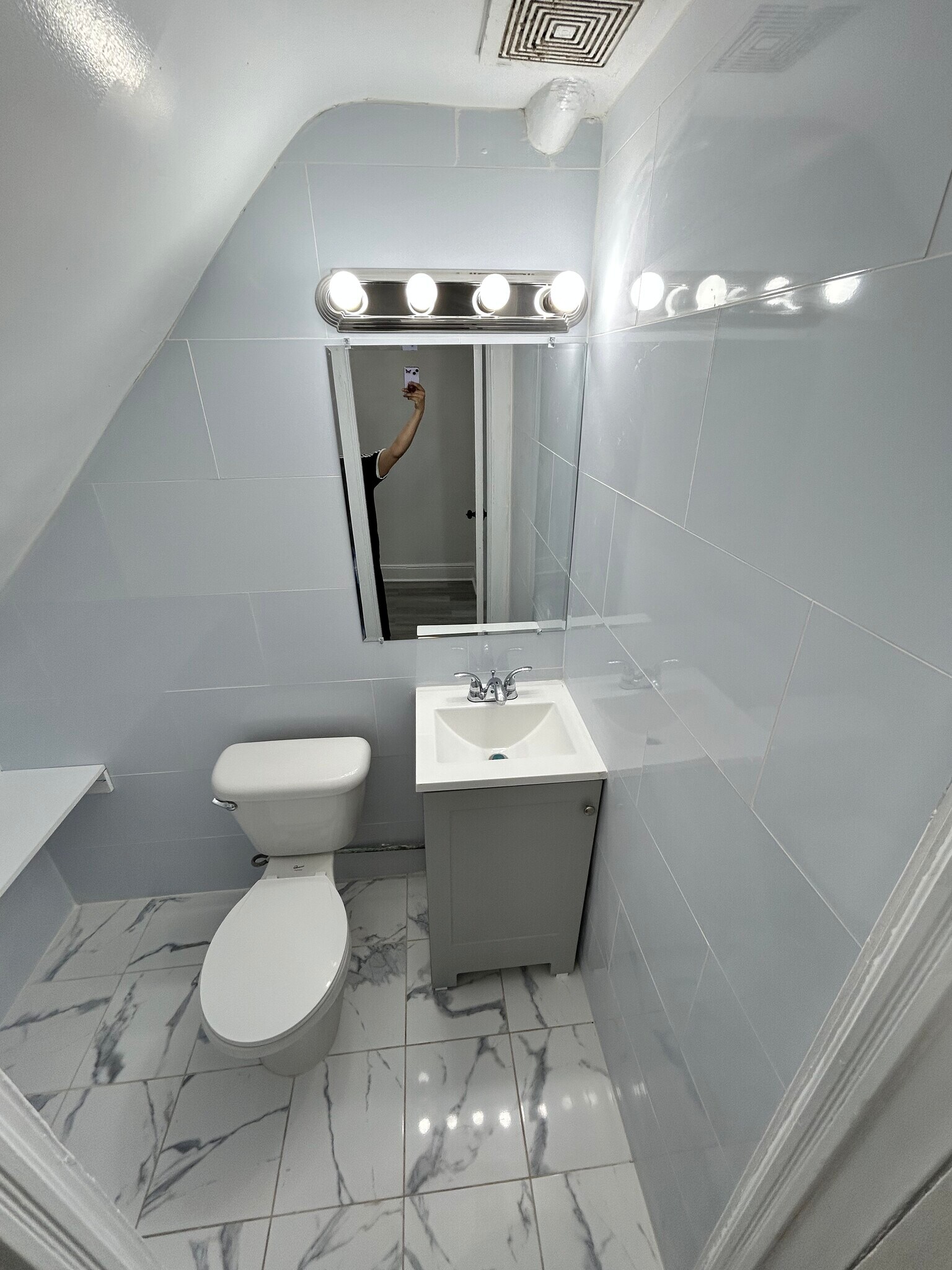 Half Bathroom - 607 E 17th St