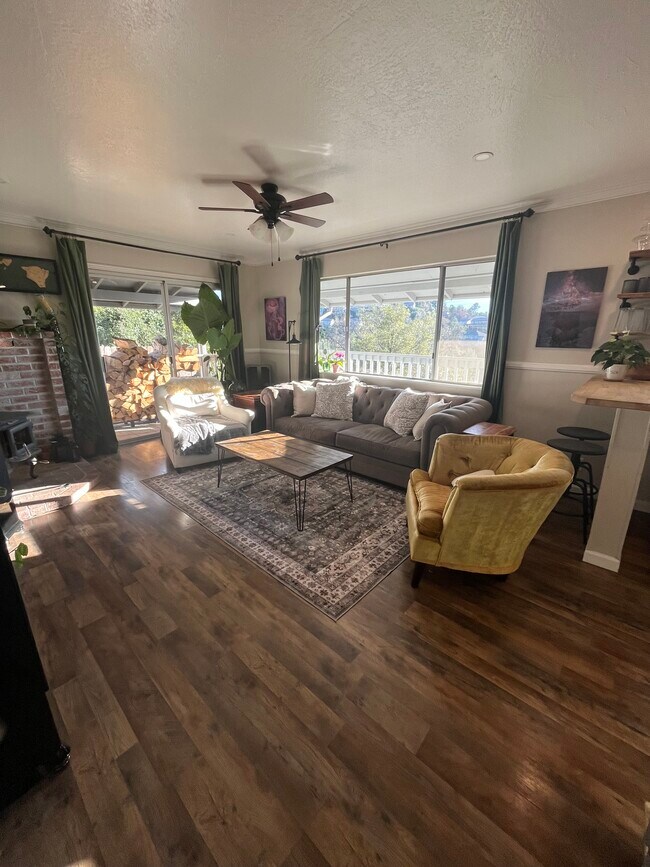 Building Photo - 564 E Jackson St