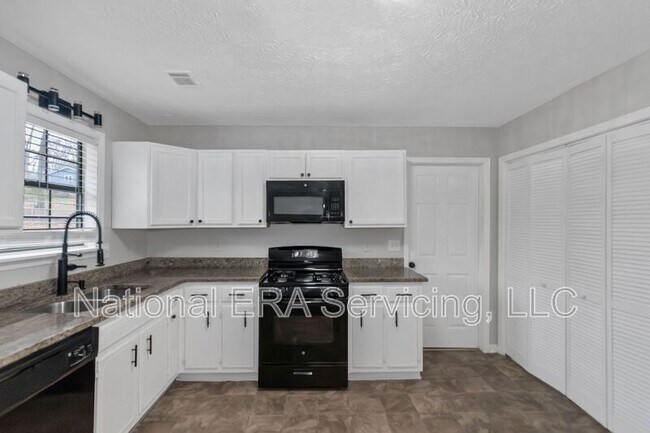 Building Photo - 321 Summerwood Ln