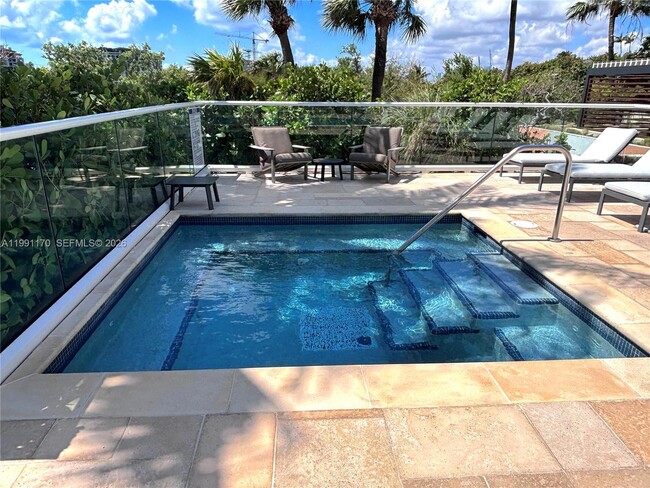 Building Photo - 400 South Pointe Dr