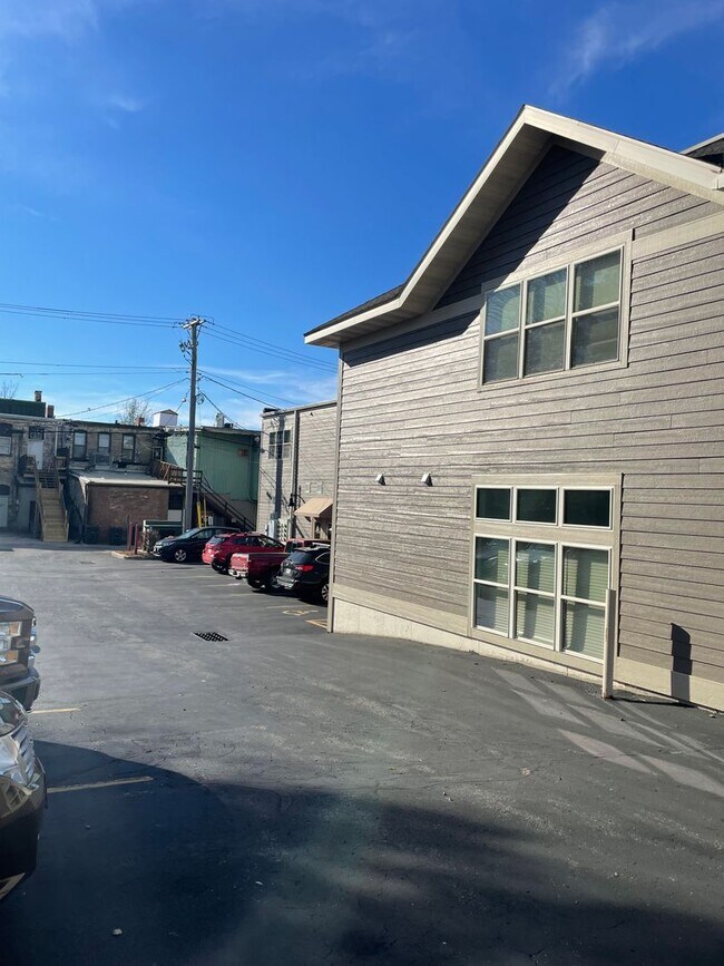 Building Photo - Luxury One-bedroom apartment in downtown S...