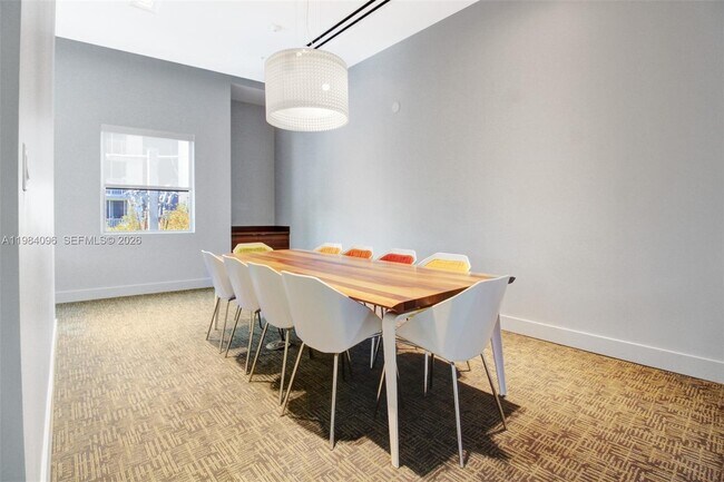 Building Photo - 1600 SW 1st Ave