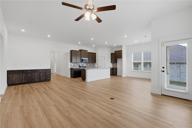 Building Photo - 5109 Vista Ave