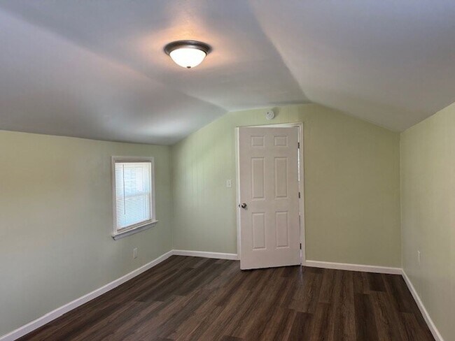 Building Photo - 153 Fisher Ave