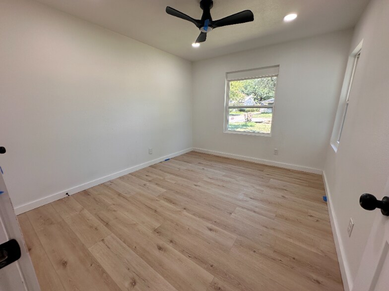 Building Photo - 11380 Lanewood Cir