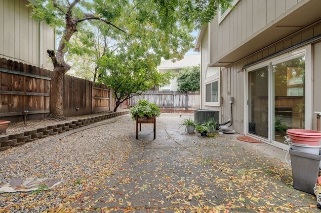 Building Photo - 3-Bed, 2.5-Bath Antelope Home with Vaulted Ceilings & Spacious Yard