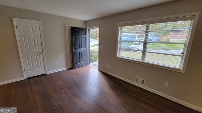 Building Photo - 2075 Claude St NW