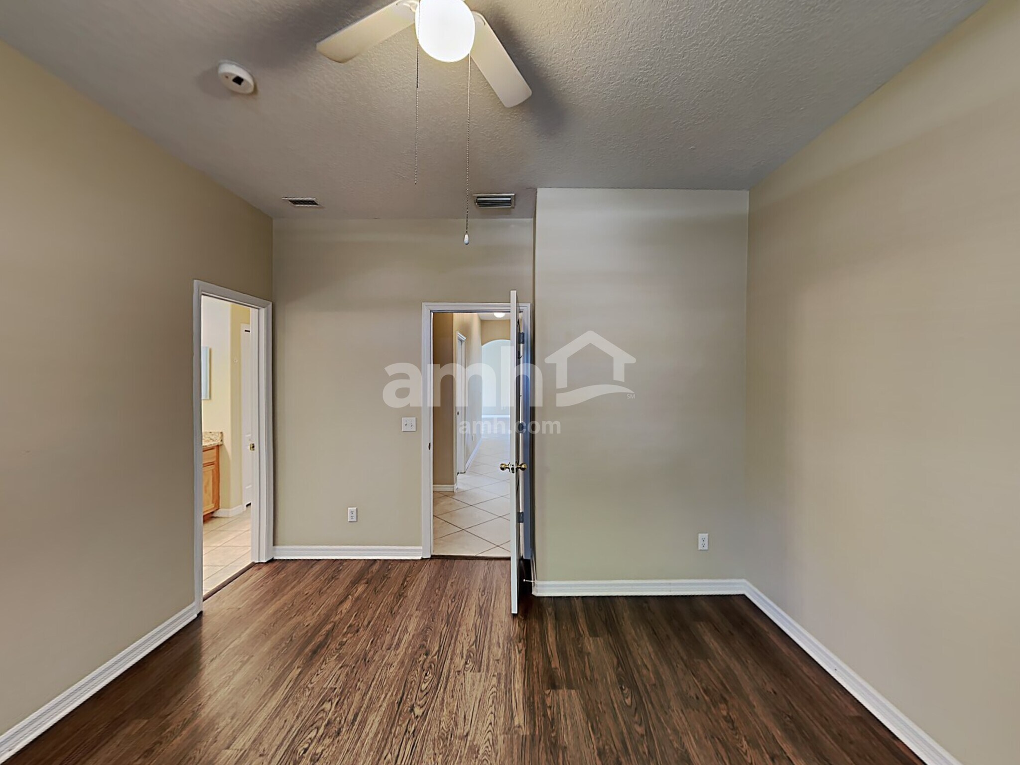 Building Photo - 3106 43rd Ave E