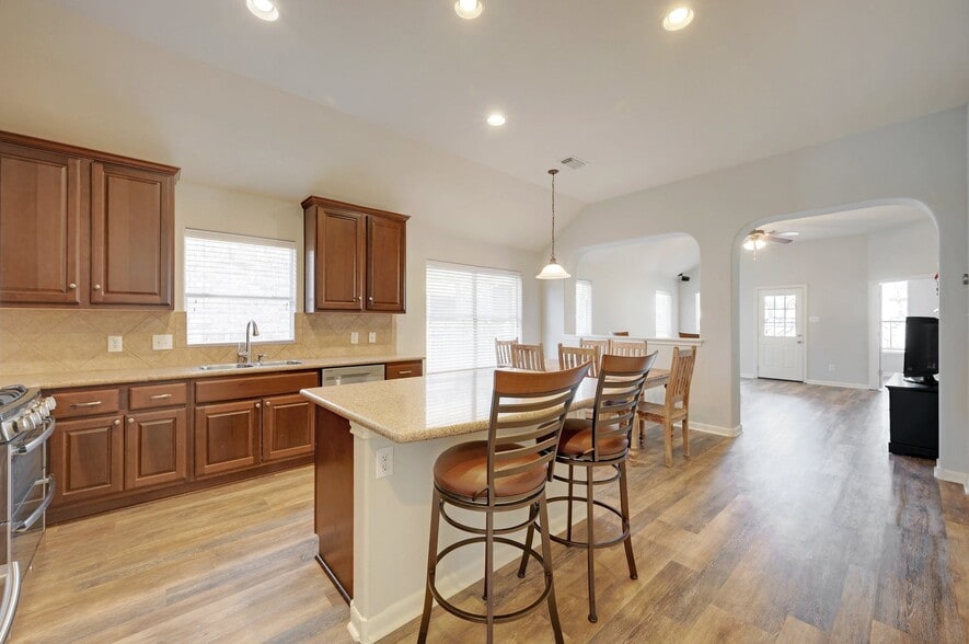 Building Photo - 2605 Salorn Way