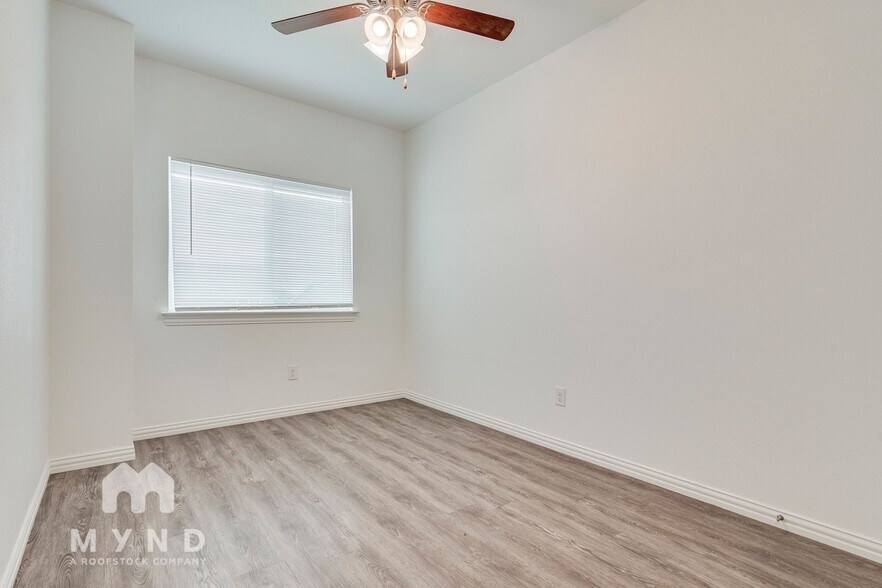 Building Photo - 3234 S Cherry Ln