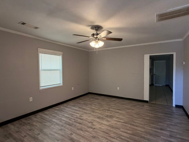 Building Photo - 1109 W Wall St