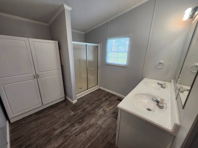 Building Photo - 76 Thompson Cir