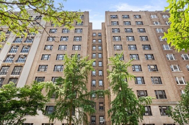Building Photo - 514 W 110th St
