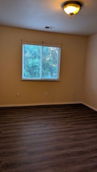 Building Photo - 2009 Foothill Vista Dr