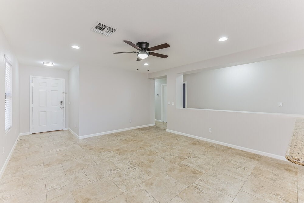 Building Photo - 2281 E Peach Tree Dr