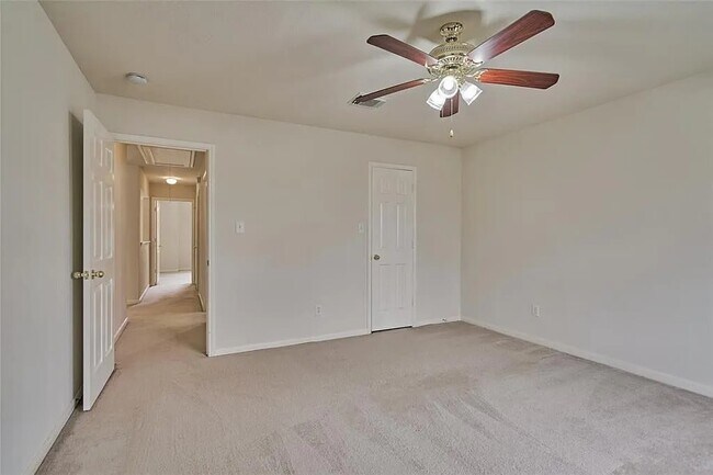 Building Photo - 511 Elm Ridge Dr