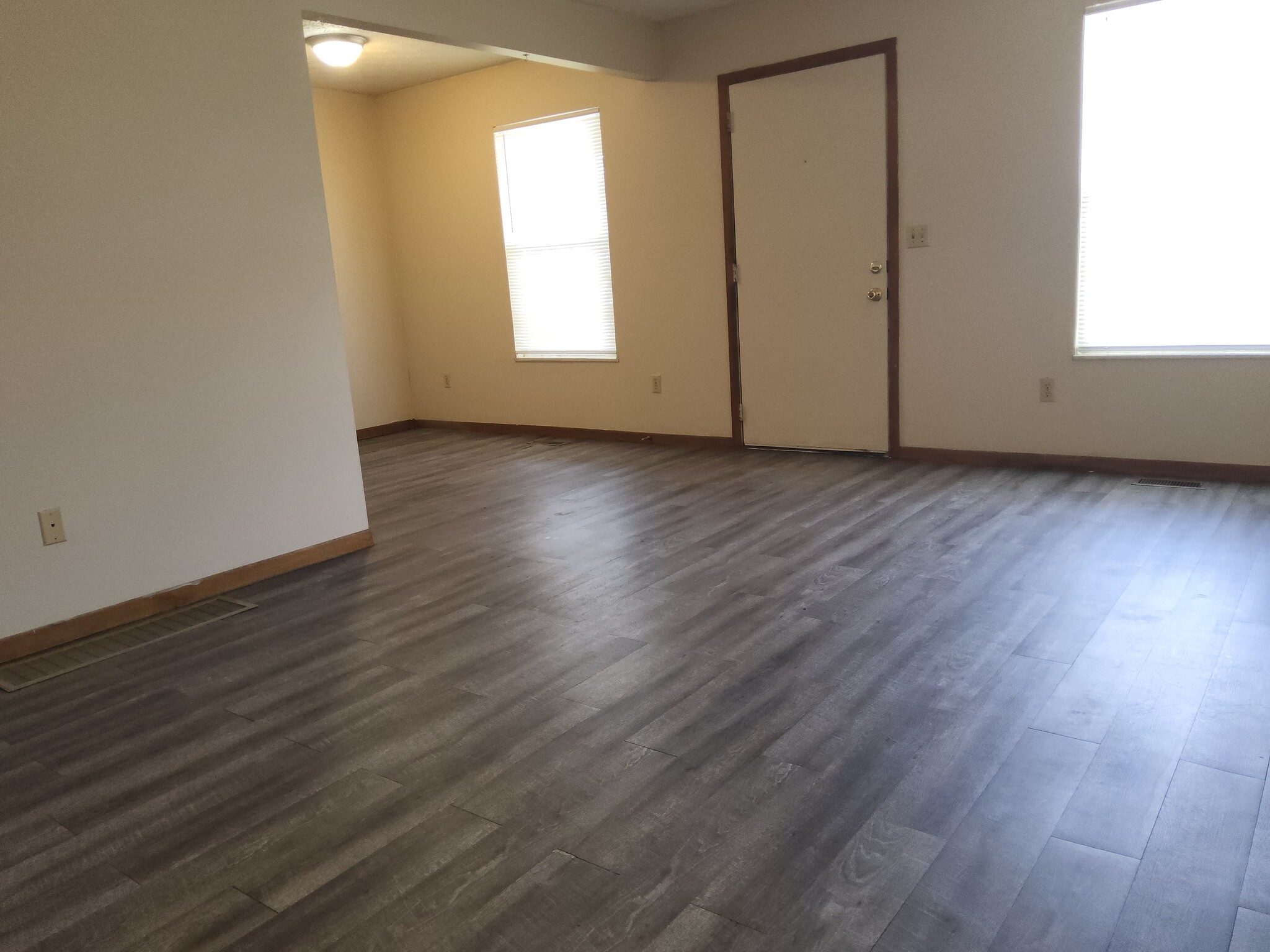 Building Photo - 208 Heritage Cir