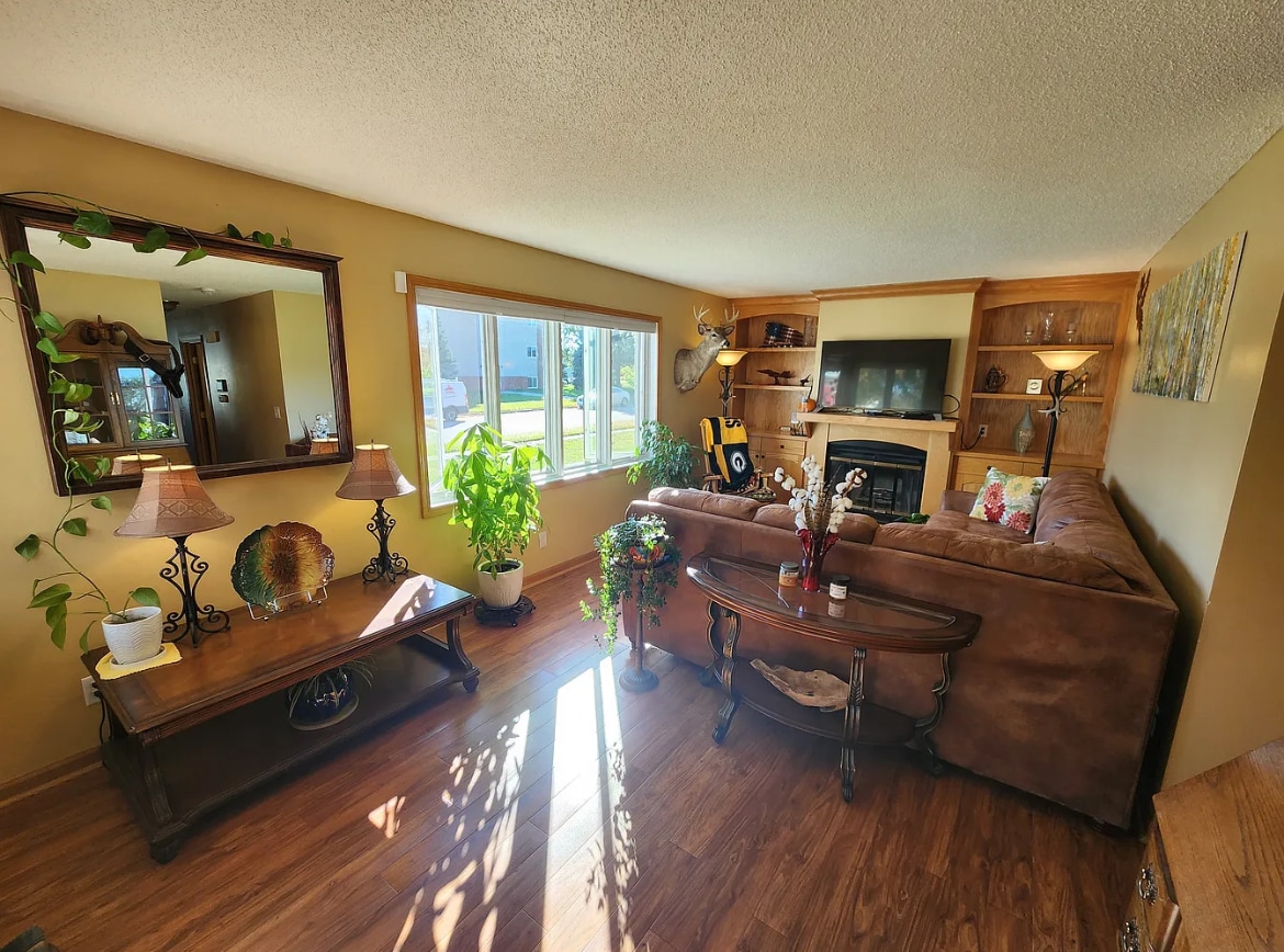 Building Photo - 210 NE 12th Street Pl