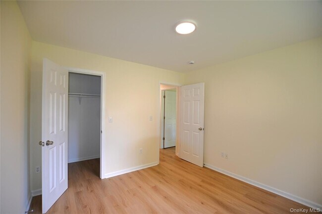 Building Photo - 276 Temple Hill Rd