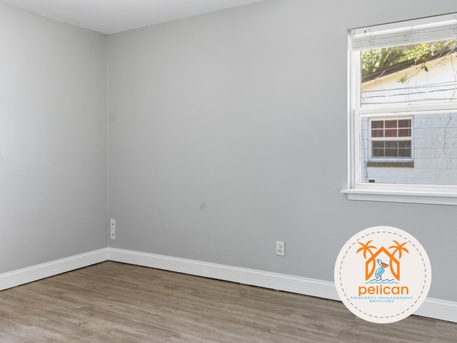 Building Photo - Spacious 4 Bedroom, 2 Bathroom Home