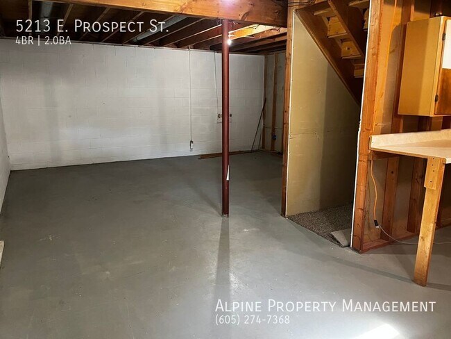 Building Photo - Newly Renovated 4 Bed/2 Bath East Side Ran...