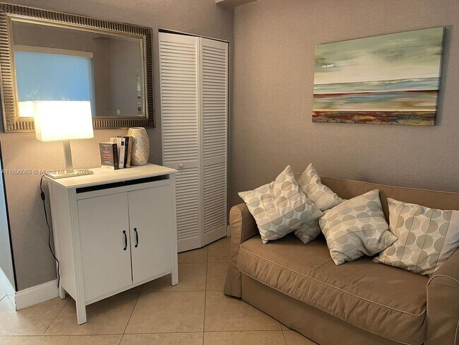 Building Photo - 6580 Indian Creek Dr