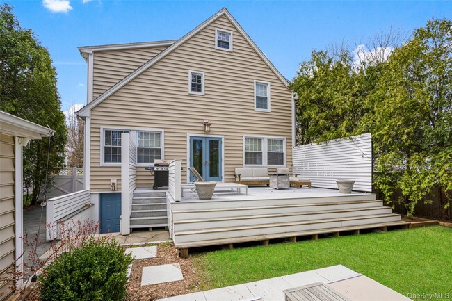 Building Photo - 225 Larchmont Ave