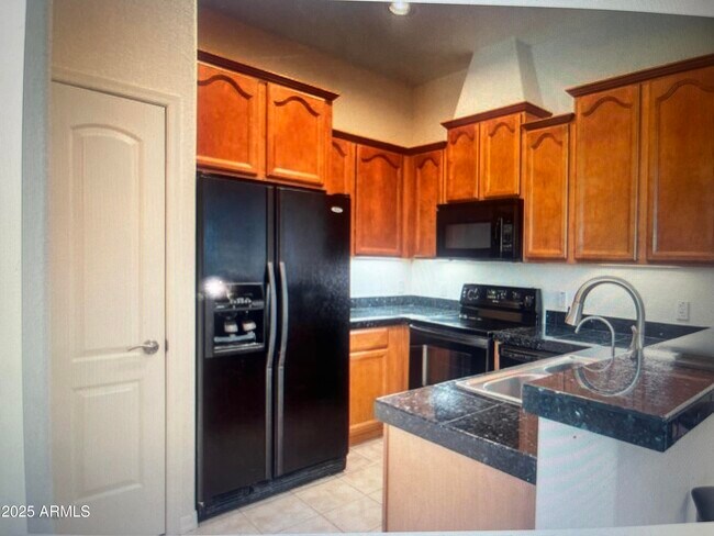 Building Photo - 7027 N Scottsdale Rd