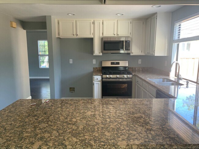Building Photo - Desirable Brentwood Neighborhood!