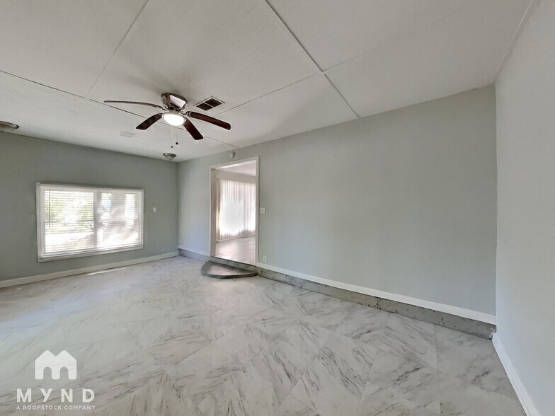Building Photo - 8275 Brittany Ln