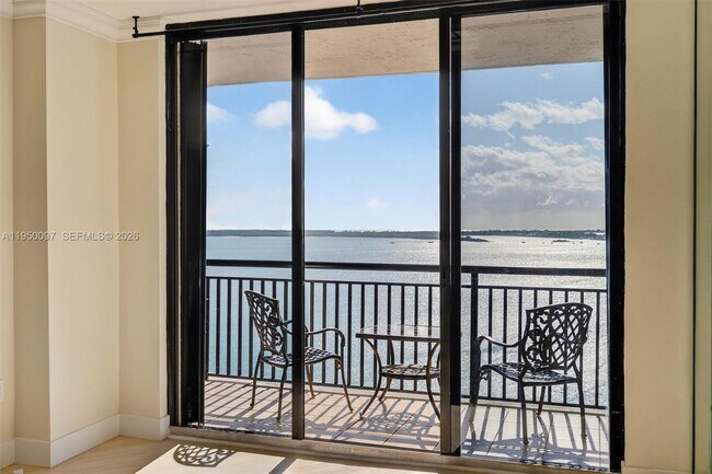 Building Photo - 540 Brickell Key Dr