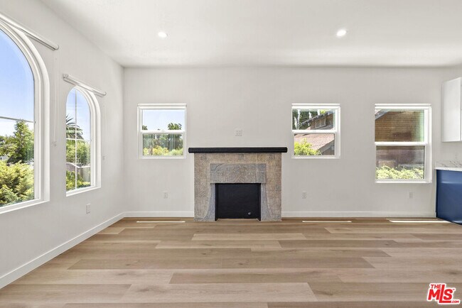 Building Photo - 1305 Lucile Ave