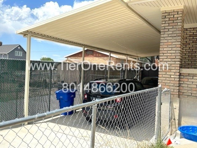 Building Photo - This property offers a NO DEPOSIT option available for qualified renters!