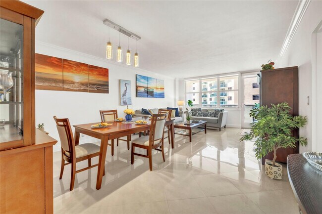 Building Photo - 3725 S Ocean Dr