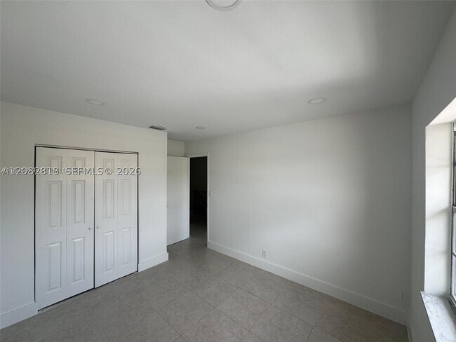 Building Photo - 6628 SW 41st St