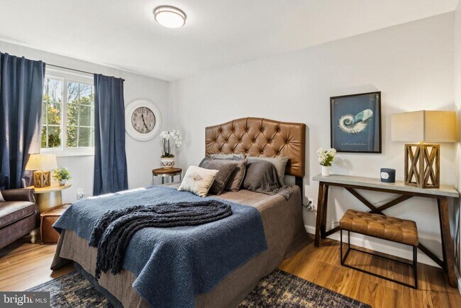 Building Photo - 5068 Macnamara Dr