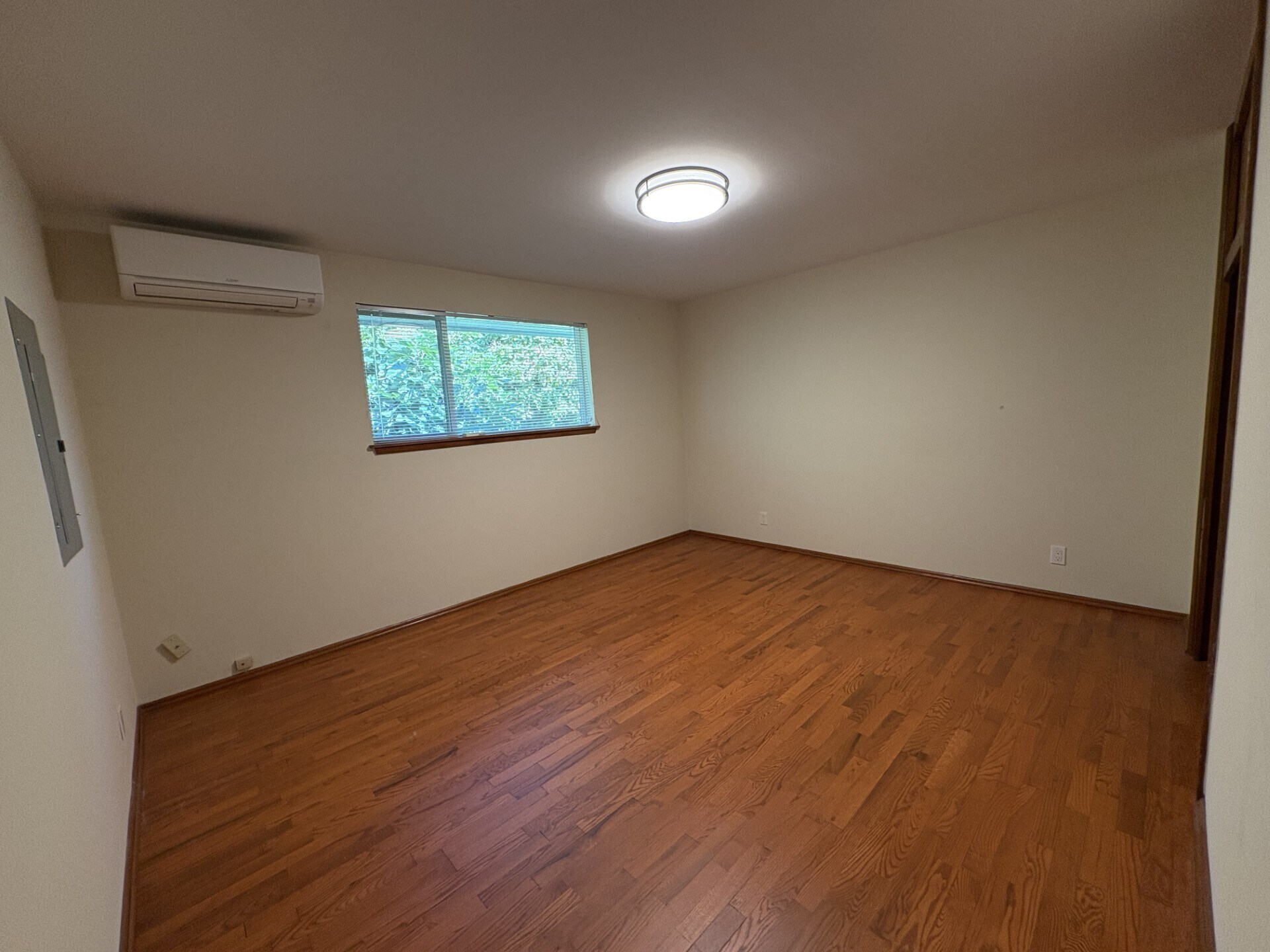 Bedroom - 527 Wells Ave N