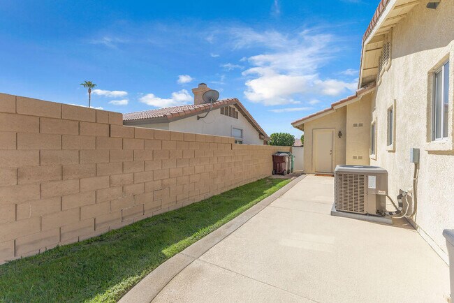 Building Photo - 79200 Violet Ct