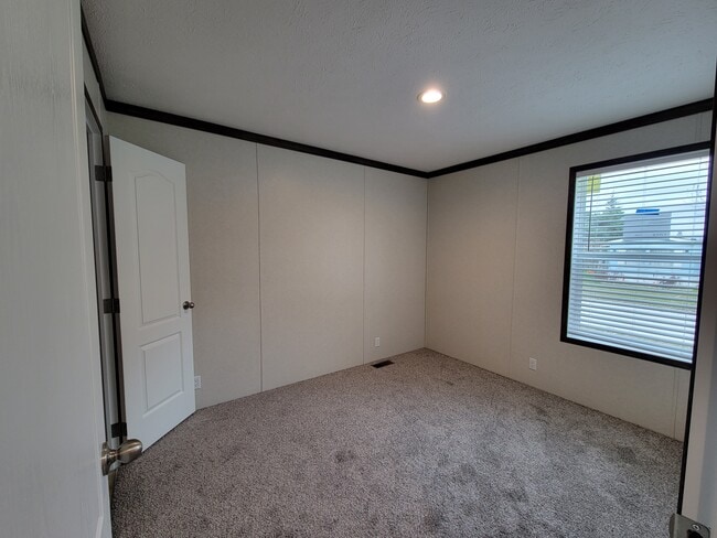 Building Photo - 5091 Cove Ct