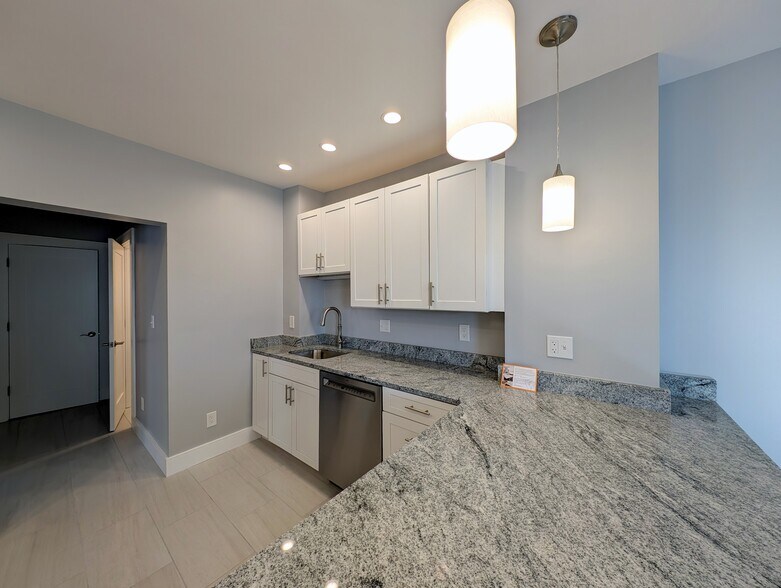 Building Photo - 356 Somerville Ave