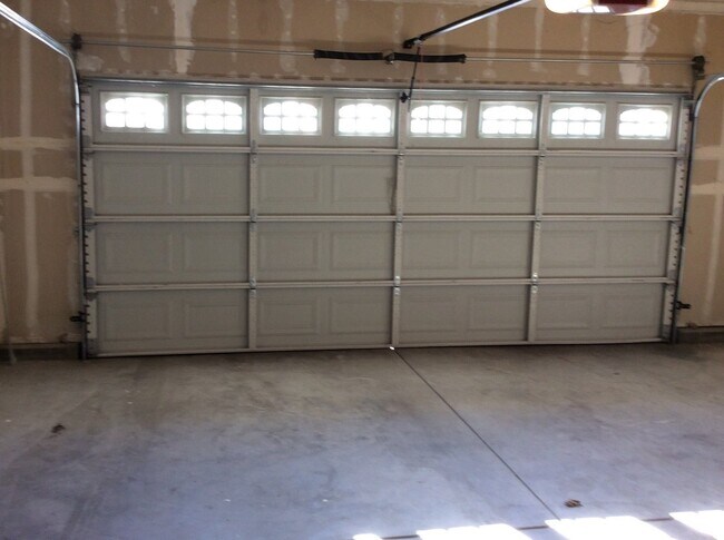 Building Photo - 3 bedroom 2 bath 1612 sq ft home located in Yuba City