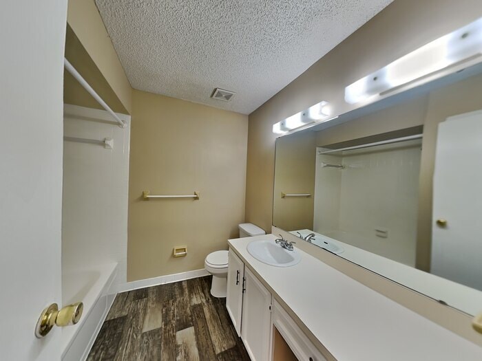 Building Photo - 1685 Farm Way
