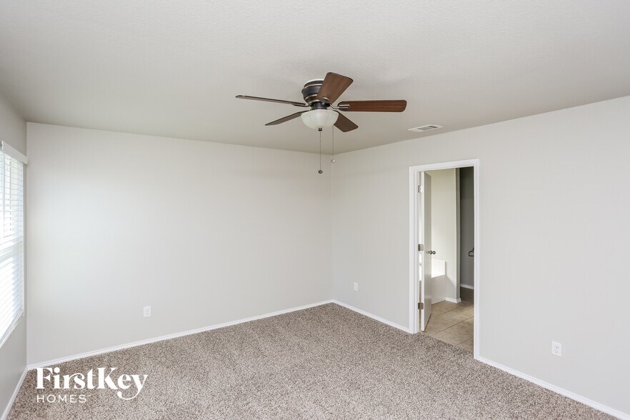 Building Photo - 10460 Winding Passage Way