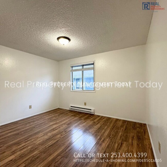 Building Photo - 2 bedroom and 1 bath Unit in Tacoma!