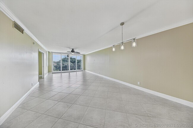 Building Photo - 4000 Cypress Grove Way
