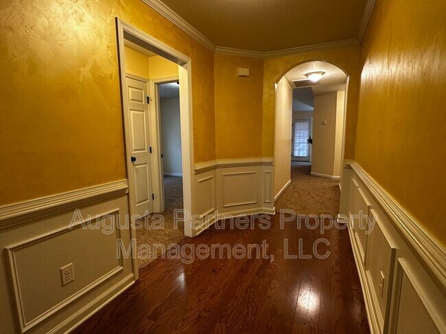 Building Photo - 206 High Meadows Cir