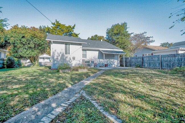 Building Photo - "Welcome Home to Lawson Street! ? Stylish ...