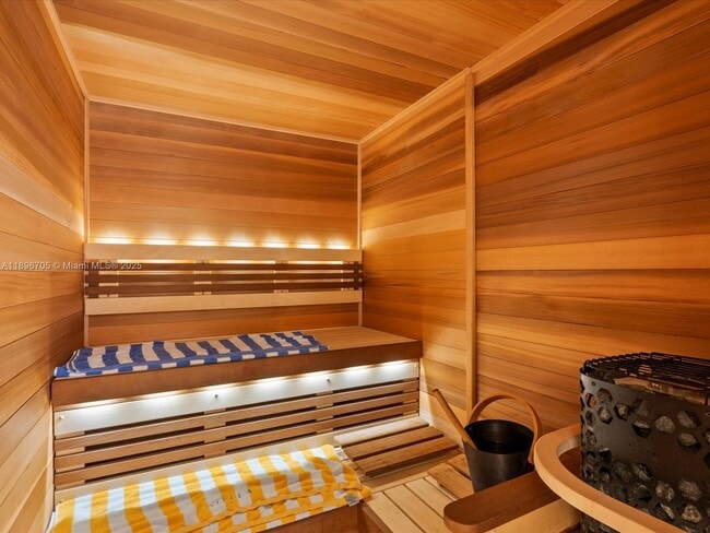 Building Photo - 3501 N Ocean Dr