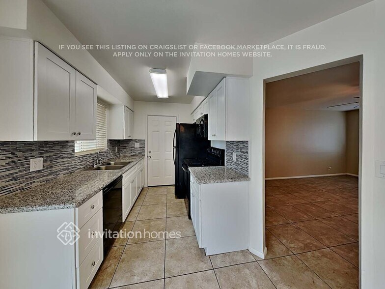 Building Photo - 463 E 7th Dr