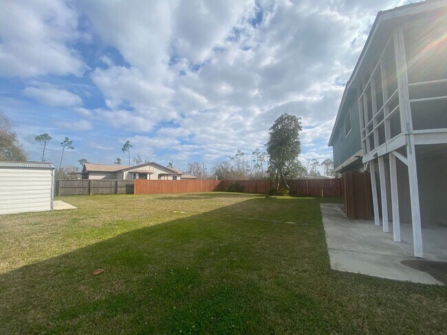 Building Photo - Expansive, Custom Home on East Bay!
